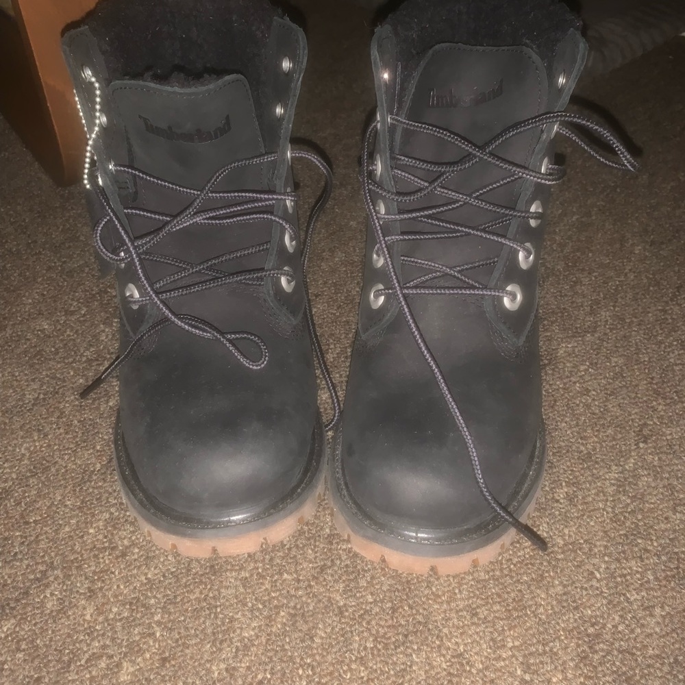 Size 6.5 timberland boots with fur in the inside